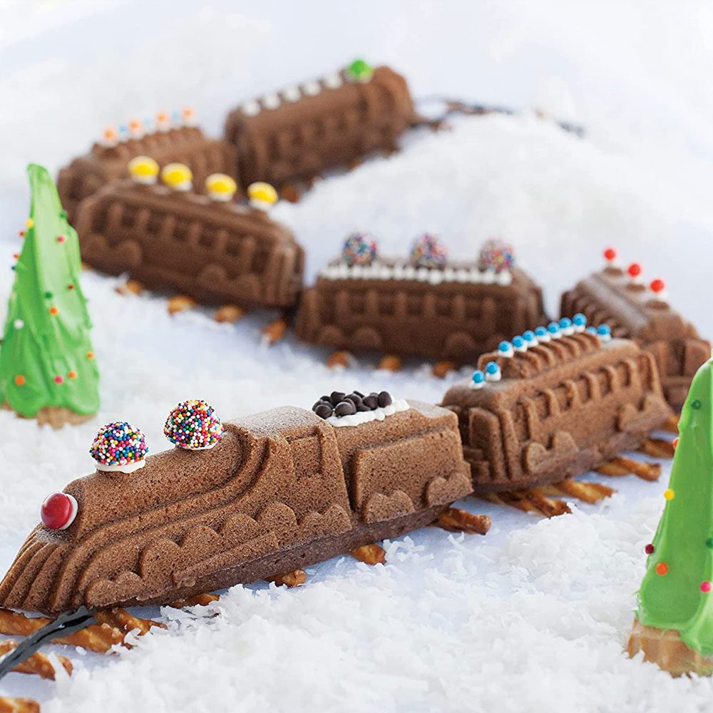 Train Cake Pan With Multiple Cars – Flexique